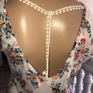 Beautiful girls top size small